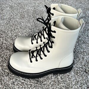 NWOT Avenger Women's Fortune White Lace Up Combat Work Safety Toe Boots